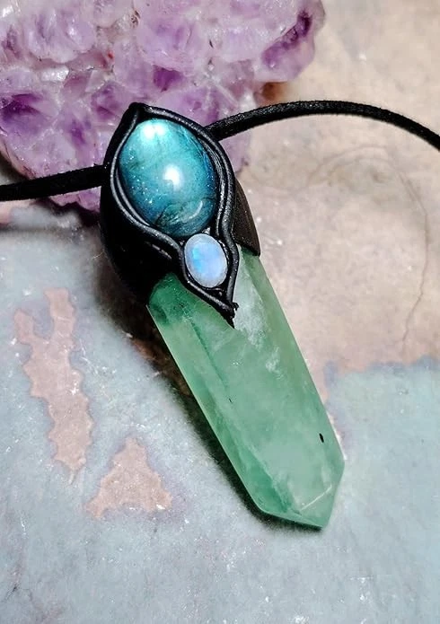 El chamán. Collar de fluorita verde labradorita piedra lunar joyería chamánica Foto 3 de 4