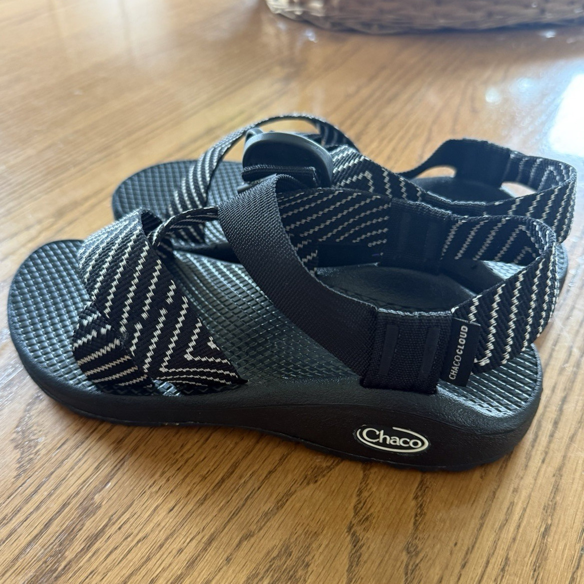 Chaco Women’s Strappy Sandals US 6 Black/White Chevron Polyester Rubber