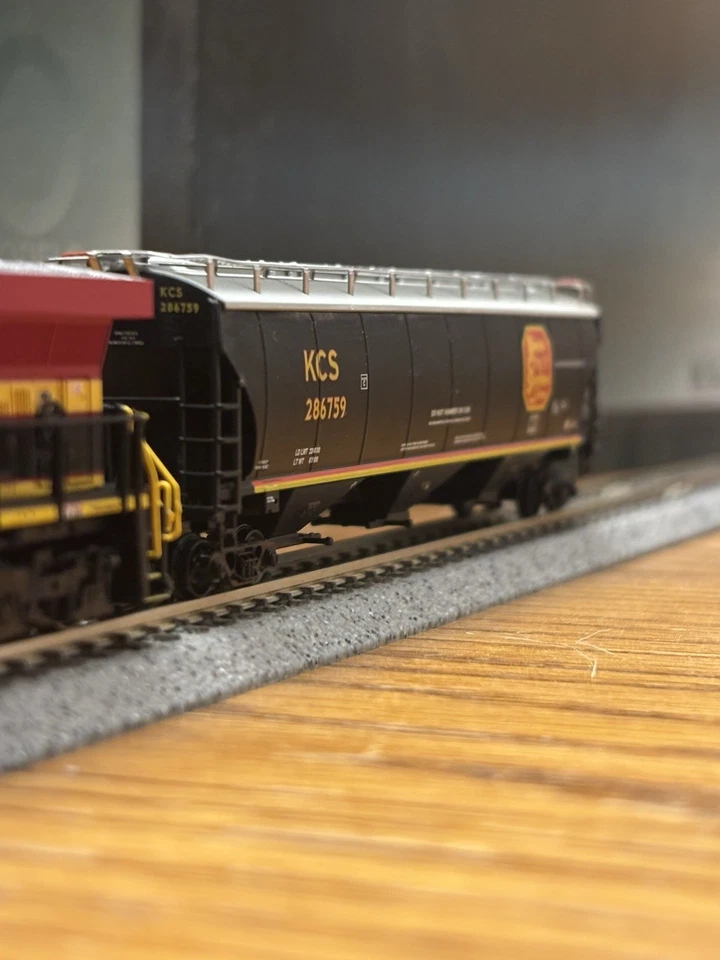 FVM N Scale Kcs ES44AC Locomotive W/dcc & Hopper Car - Image 4 of 4