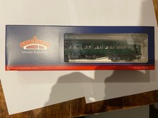Bachmann 34-529A Bulleid 63ft 2nd Corridor Coach BR(SR) Green