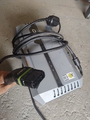 EGO Power+ CHV1600E Rapid Charger 56V 1600W Fast Charger defekt gart