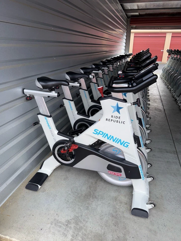 Bicicleta de ejercicio Star Trac Spinner Blade 10 Spinning Foto 3 de 4