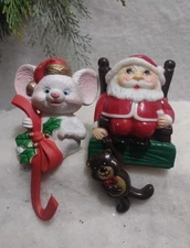 2 Vintage 1983 Sun Hill Industries Plastic Stocking Holders ~ Santa ~ Mouse