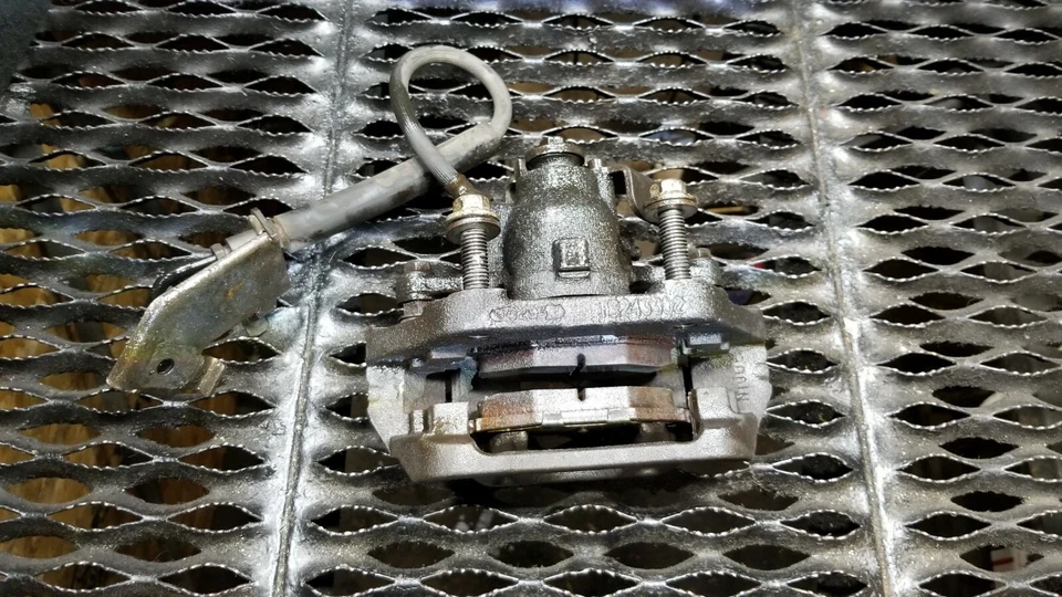 10 11 12 Lincoln MKT 3.5L PINZA FRENO TRASERO LADO CONDUCTOR IZQUIERDO OEM Foto 2 de 3