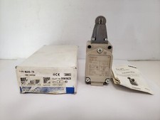 OMRON WLD2-TS LIMIT SWITCH ROLLER PLUNGER 3NO/2NC 2A NIB