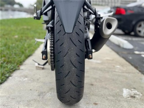 2019 Yamaha YZF-R3 - Picture 11 of 17