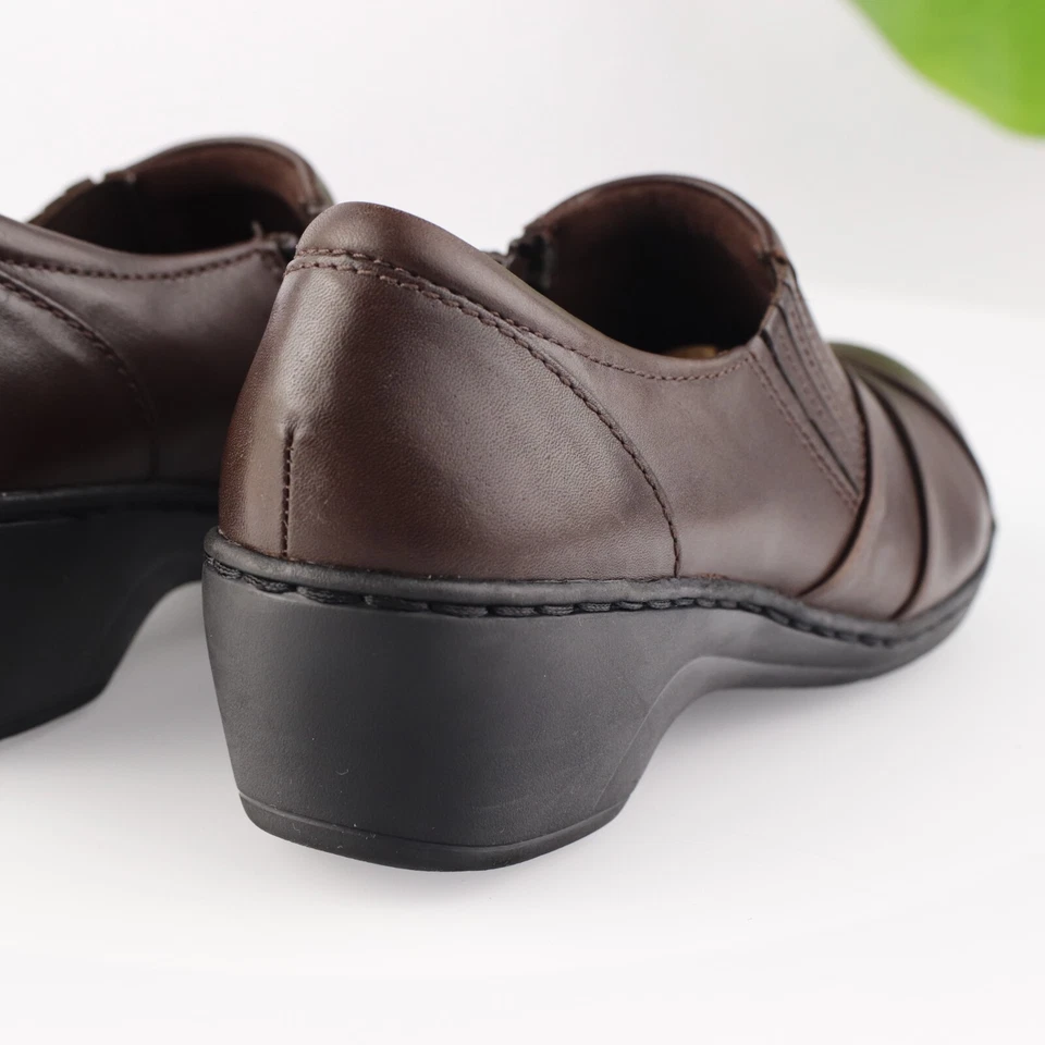 Clarks Womens Channing Essa Loafer Size 7.5 Brown Leather Wedge Shootie Zip Shoe - Image 3 of 4