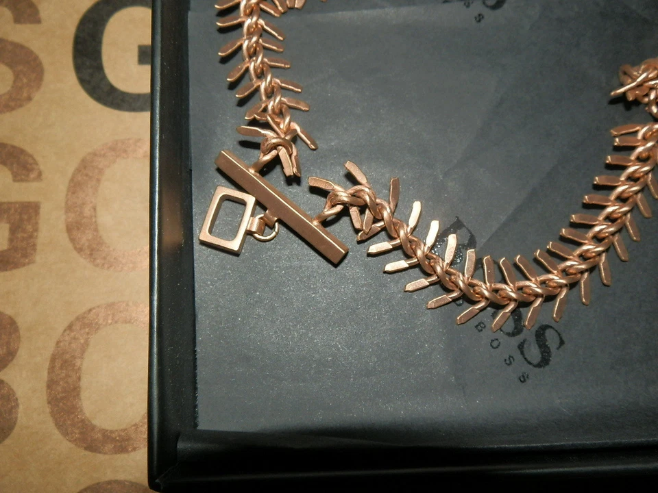 NOVO HUGO BOSS FEMININO FEMININO BRONZE OURO ROSA BOLSA DE GRIFE PULSEIRA ANEL CHARME - Imagem 3 de 4