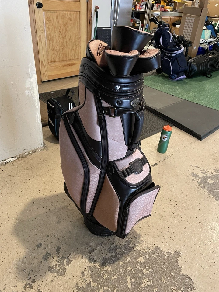 Bolsa de golf Burton con cubierta de lluvia y cuatro cubiertas para la cabeza Foto 2 de 4