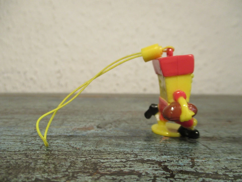 Handy Anhänger Spongebob Schwammkopf spielt Football 3cm Kunststoff Figur - Bild 2 von 4
