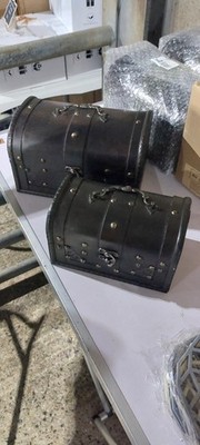 Zweiteilige dekorative Holztruhen