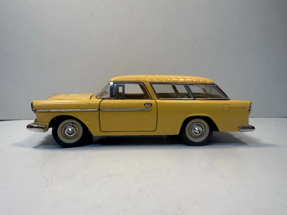Signature Sunnyside 1955 Chevrolet Bel-Air Nomad RED 1:24 Diecast SS8702 - Image 2 of 4