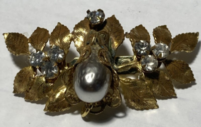 Google Lens IDed Miriam Haskell Gold Tone Baroque Pearl Rhinestone Brooch Pin OL