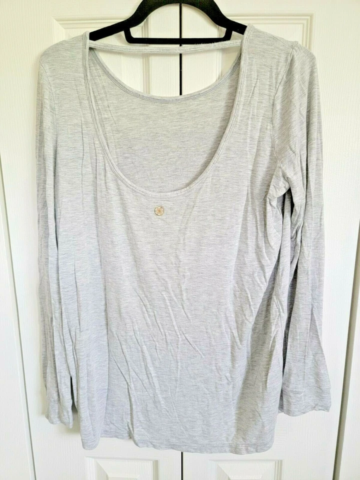 Top de mujer Gaia Yoga manga larga talla pequeña gris/púrpura corte bajo mandala espalda Foto 2 de 4