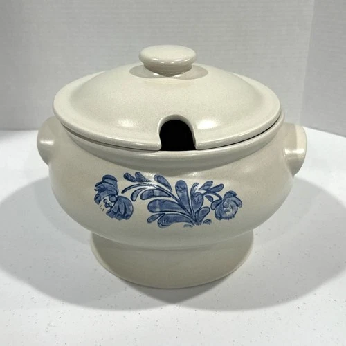 Vintage Pfaltzgraff Yorktowne Soup Tureen - Base and lid 8" Wide #7-160