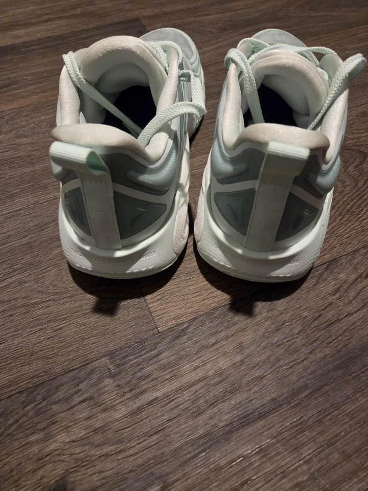 Anta Kai 1 Garden State Kyrie Talla 14 Foto 4 de 4