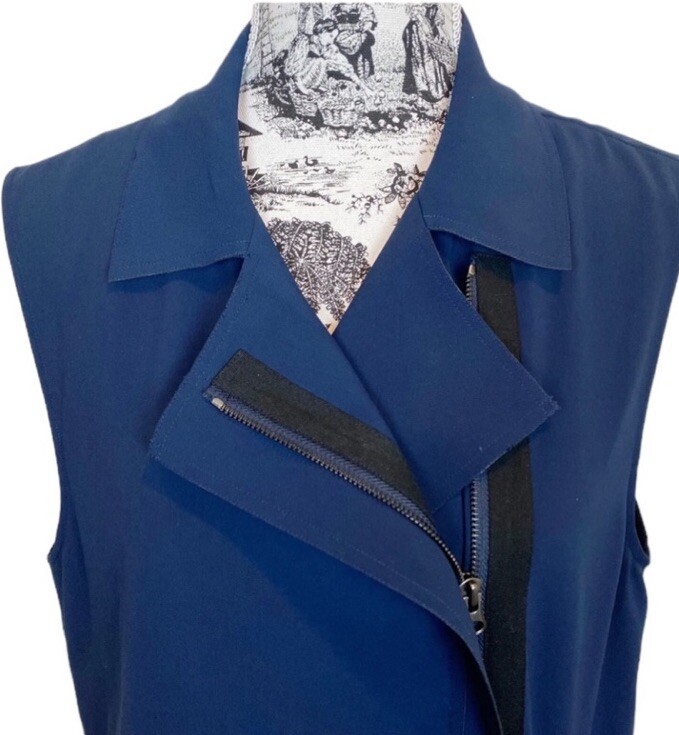 VINCE Laser Cut Trench Vest Zip Front Navy Size Small retail $325