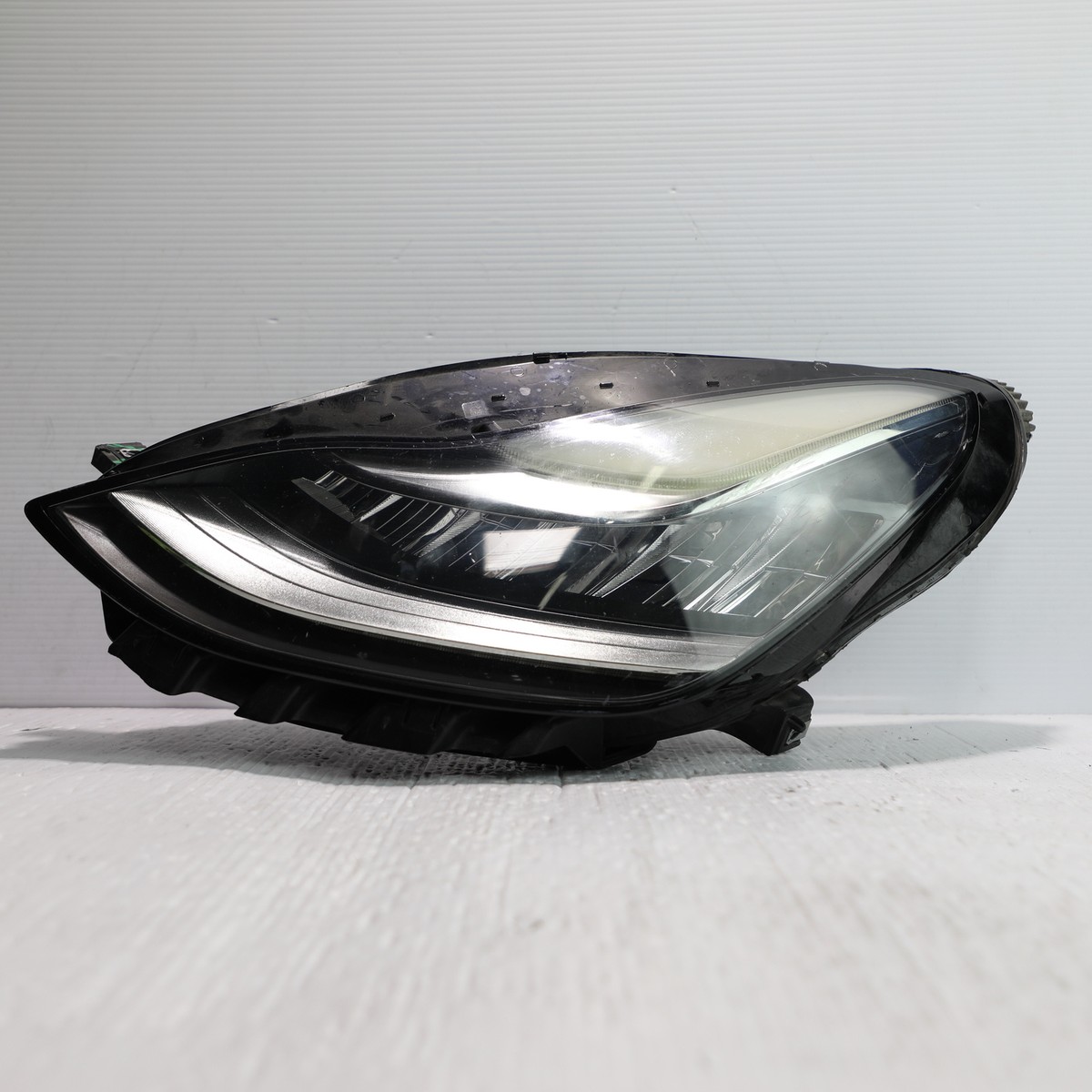 2020 Tesla Model 3 Left Driver Side Headlight OEM 107737100L | eBay 