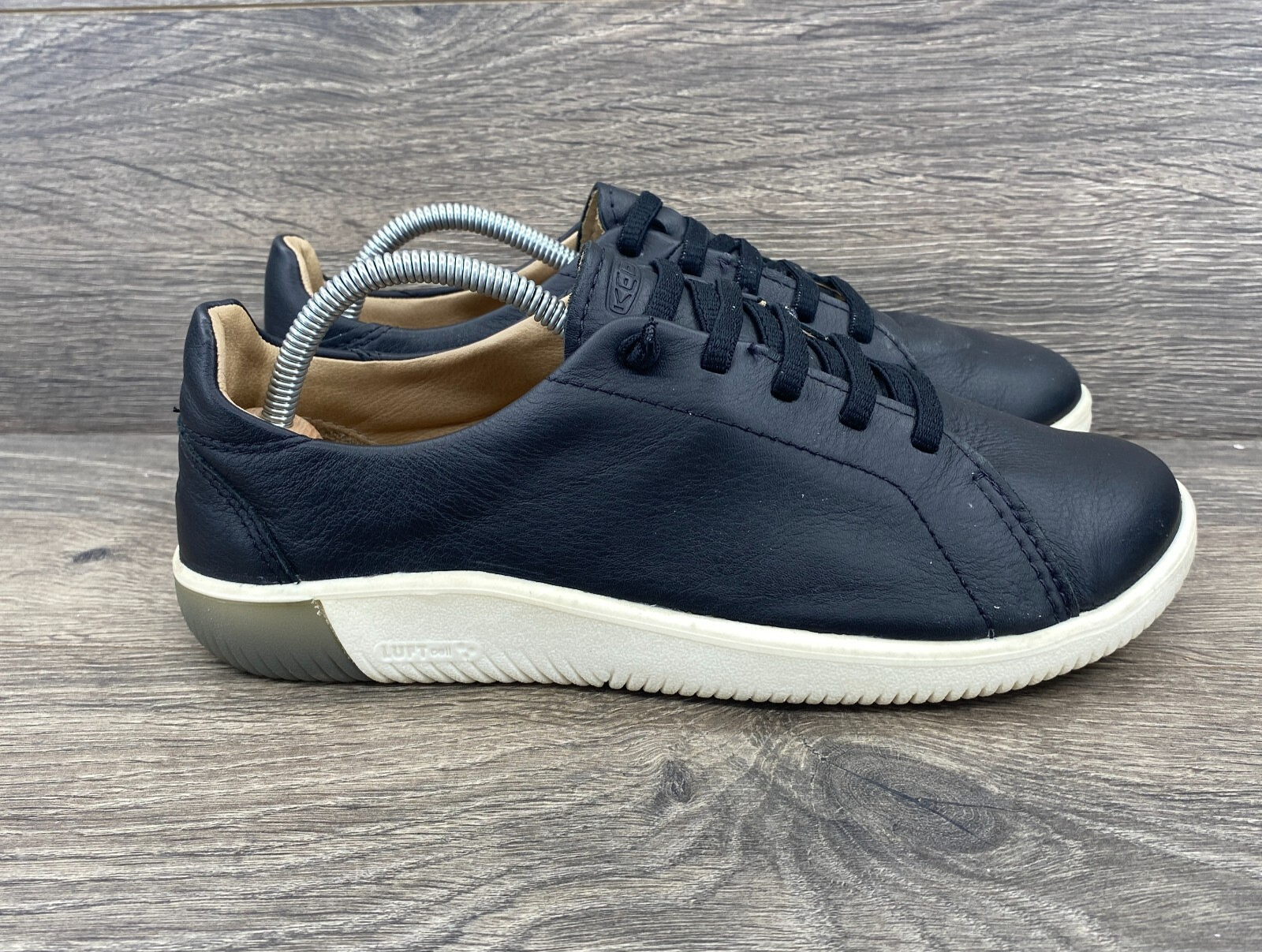 Sneakers basse stringate Keen KNX in pelle da donna taglia 7 nero bianco 1028355