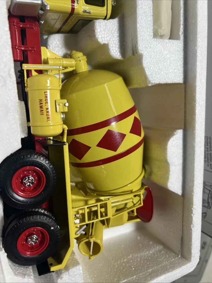 MEZCLADORA DE CONCRETO HALE KAUAI MACK MODELO R PRIMERA MARCHA 1/34 EN CAJA ORIGINAL #19-2620 Foto 2 de 4