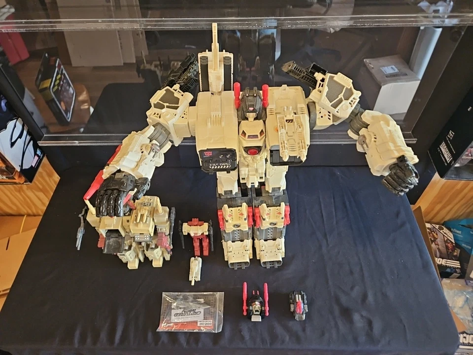 Transformers Generations Metroplex Hasbro + G1 Vintage Metroplex Loose - Image 2 of 4