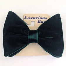 1970s Vintage Dark Green Velvet Bow Tie Oversized Large Butterfly Clip On 2