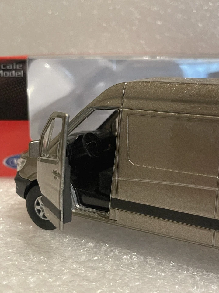 Truck diecast Mercedes Sprinter 2 II NCV3 W906 11,5cm Welly New IN Box - Image 3 of 4