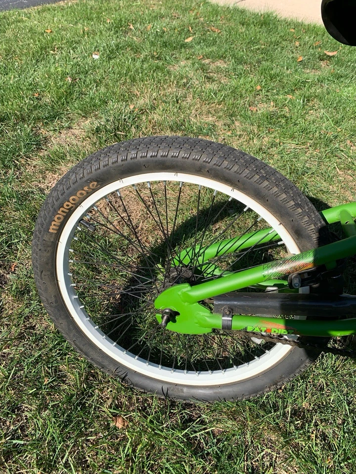 Bicicleta BMX Mongoose Hoop D - 20” verde Foto 3 de 4