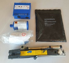 Mercedes-Benz ML A1635800018 Wagenheber Bordwerkzeug Pumpe Schutzplane Tirelift