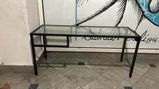 Table console design avec plateau en verre et structure en métal noir