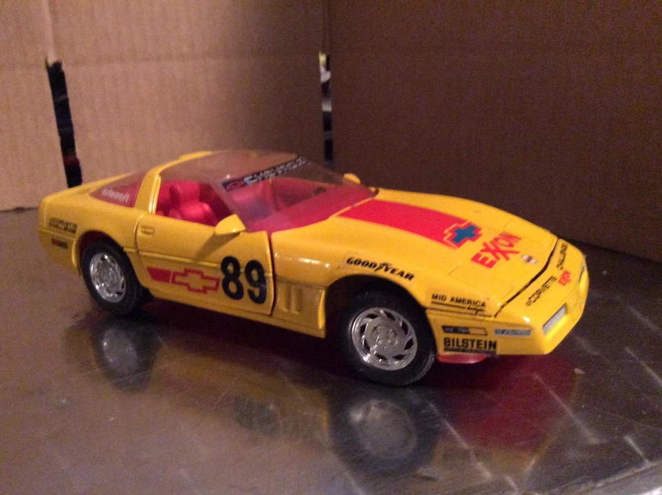 Corvette ZR-1 amarillo carreras. Revell Chevy 1/24 Diecast suelto Foto 2 de 4