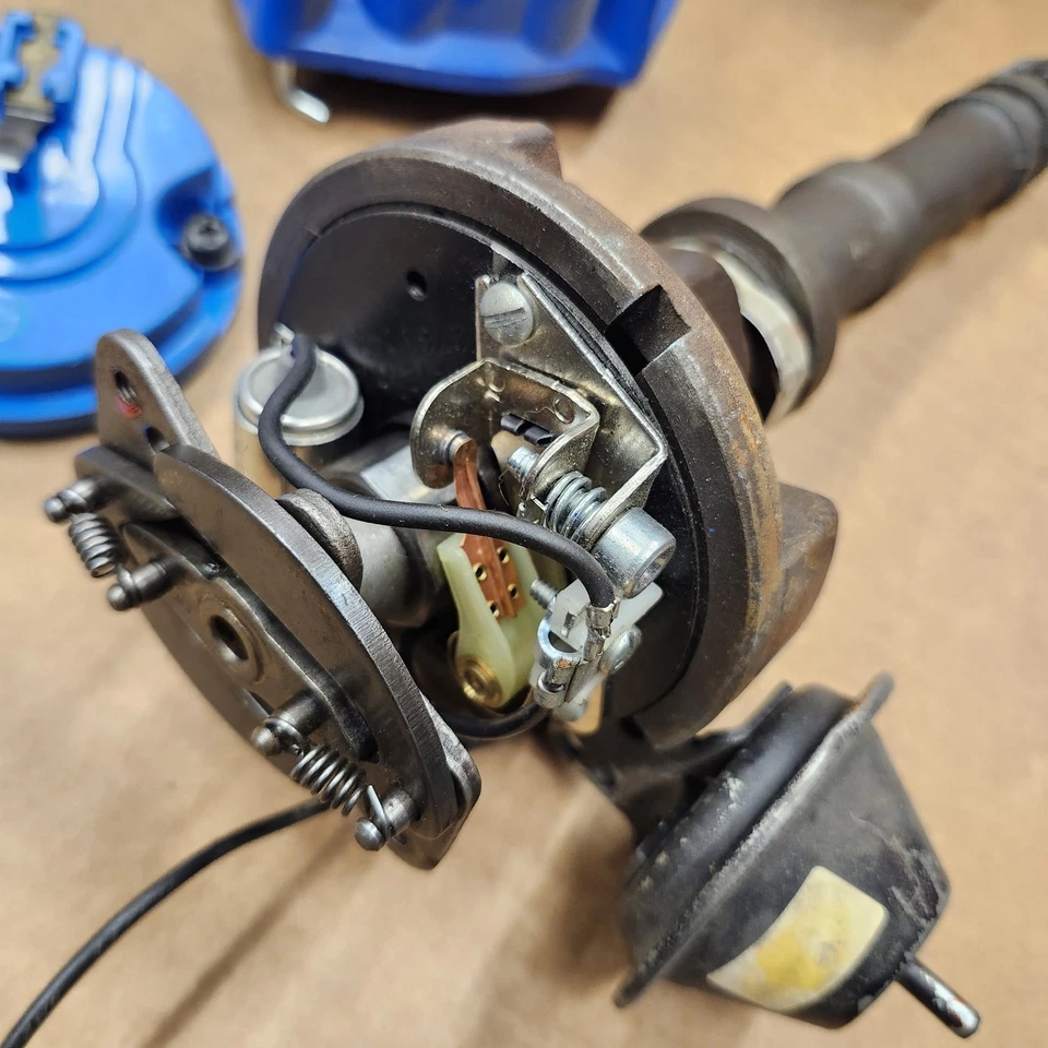 Distribuidor Corvette 62-74 C3 con transmisión de tacómetro 340 HP muy buen montaje SB 327 Foto 3 de 4