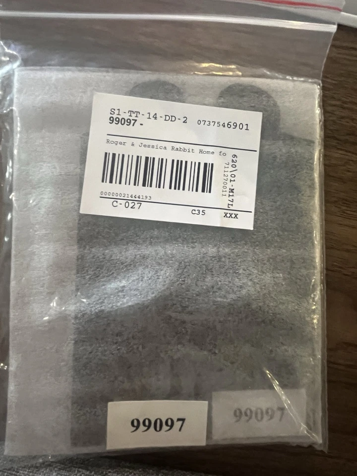 Pin raro Disney Shopping Jessica & Roger casa de Natal para férias LE250 - Imagem 4 de 4