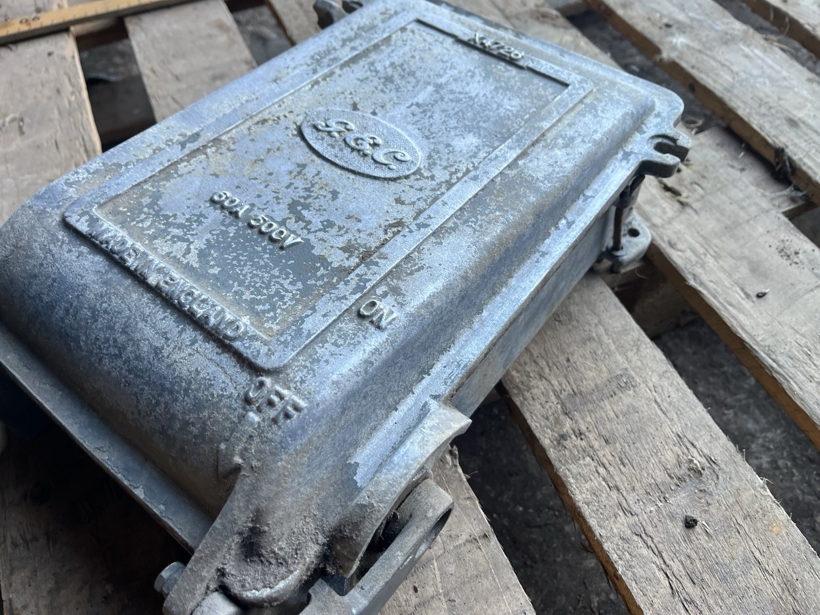 Large Vintage GEC Aluminium Mains Power Switch Box - Light / On Off Switch