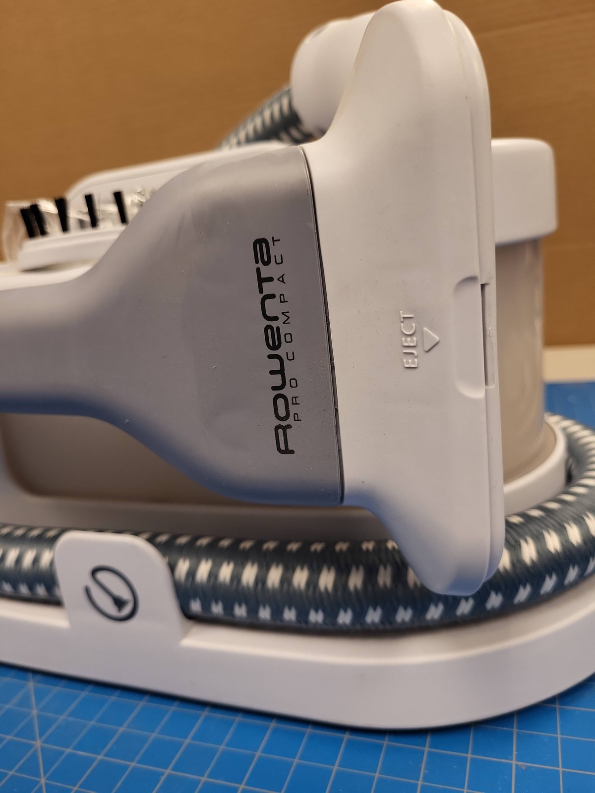 Rowenta IS1425 Pro Compact Garment Steamer Fabric Clothes Portable Travel White