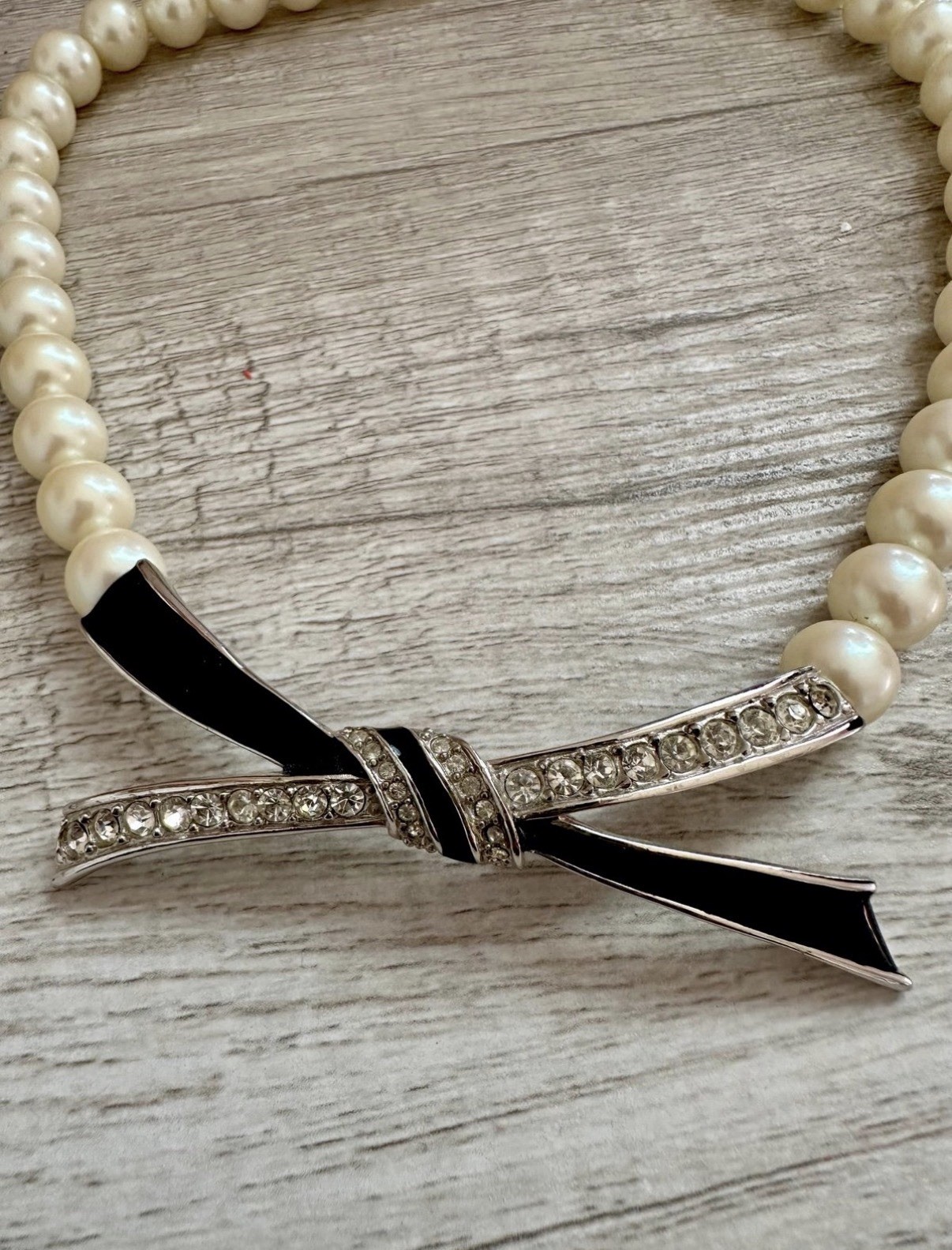 Givenchy Bow Statement Necklace Imitation Pearl C… - image 2