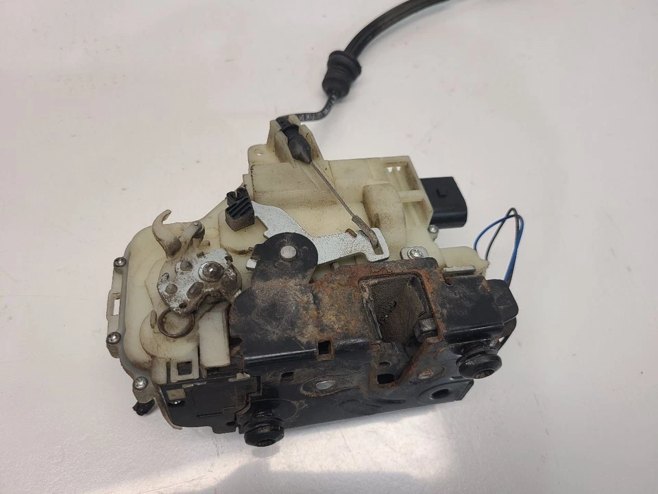 Volkswagen Beetle 2004 convertible conductor pestillo puerta delantera izquierda Foto 3 de 4