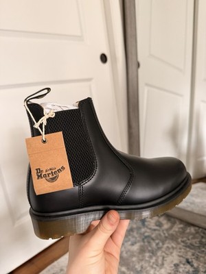 Dr. Martens 2976 Chelsea Boots Black Leather Slip-On Unisex Size US Women s 6
