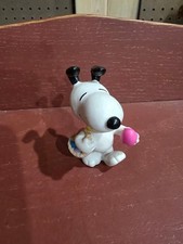 Peanuts Snoopy with Easter Basket and Egg PVC Figure United Features