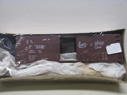 ROUNDHOUSE~ CB & Q - BURLINGTON 40' BOX CAR # 28541~KIT~ESCALA HO | Zustand: New