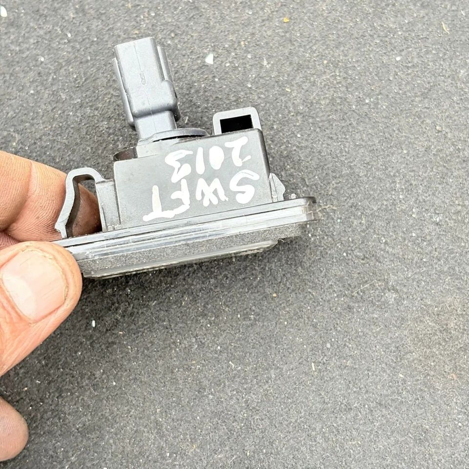 SUZUKI SWIFT 2013 REAR NUMBER PLATE LIGHT LAMP (5 DOOR) 35910-68L0 #8167 - Image 3 of 4