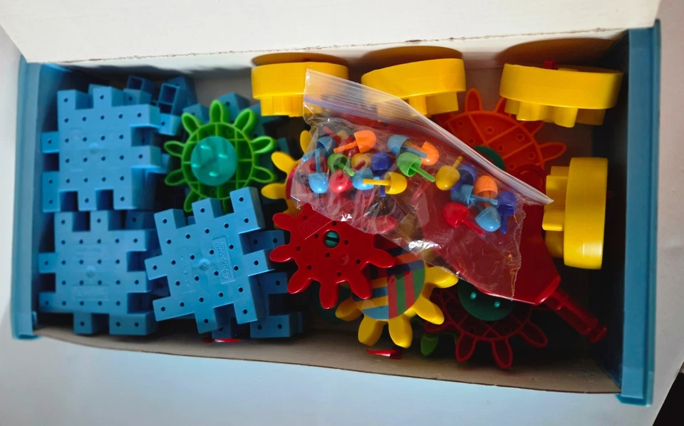 Georello Basic Gears Construction Set by Quercetti in Italy 63 Piece Set - Image 2 of 3