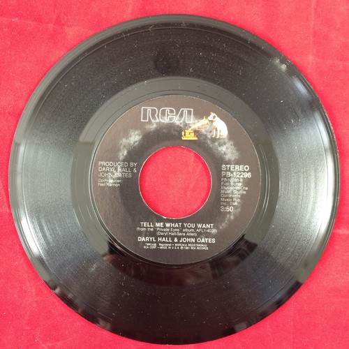 HALL & OATES: Private Eyes / Tell Me What You Want 45 VG+ RCA PB-12296 Stereo - Picture 2 of 2