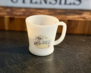 3" ANCHOR HOCKING Fire King With Floral Basket Design Milk Glass Coffee Mug