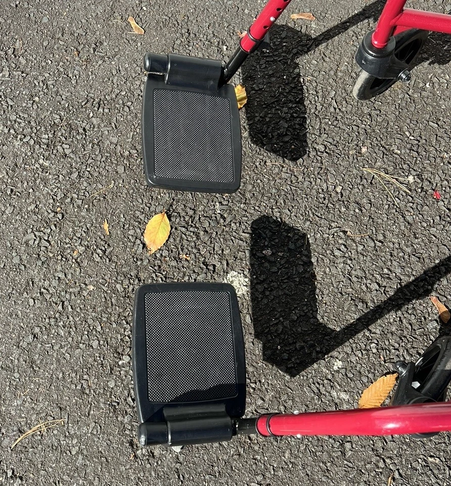 Silla de ruedas Walgreens Transport plegable roja 300 libras máx. Foto 2 de 4