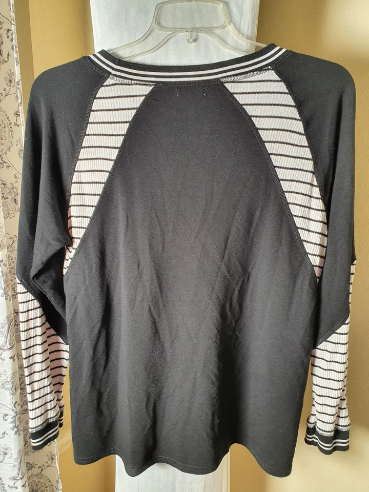 Camisa atlética Maurices XL manga larga blanca y negra elástica Foto 2 de 4