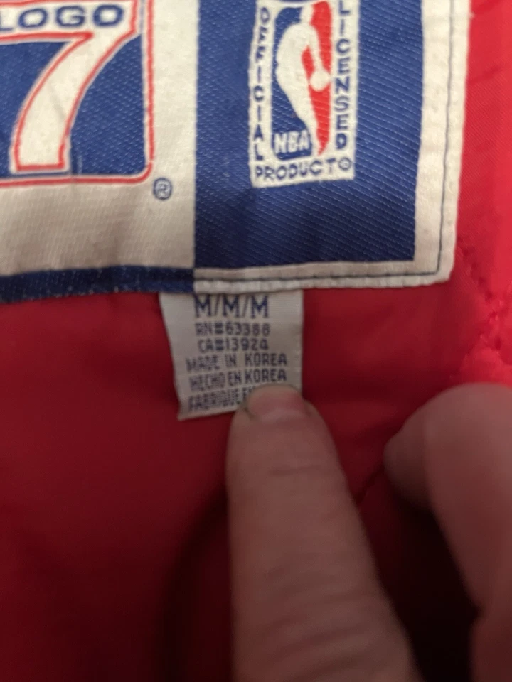 Vintage Chicago Bulls Logo 7 Zip-up Puffer Coat Official NBA Jacket 90s - Image 3 of 4