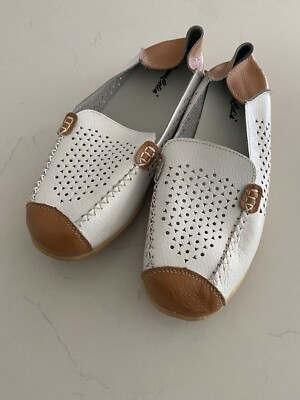Venus Celia Womens Shoes Comfort Flat Loafers Size US 9 White & Tan