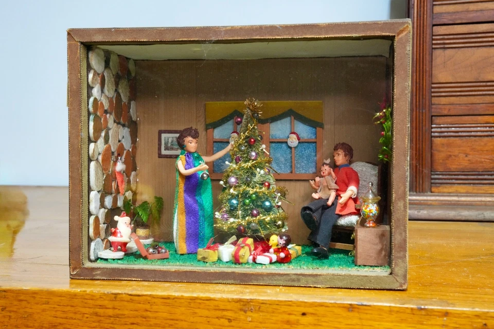 Vintage Christmas Diorama Tree Ornaments 1950s Mid Century Living room Santa - Image 3 of 4