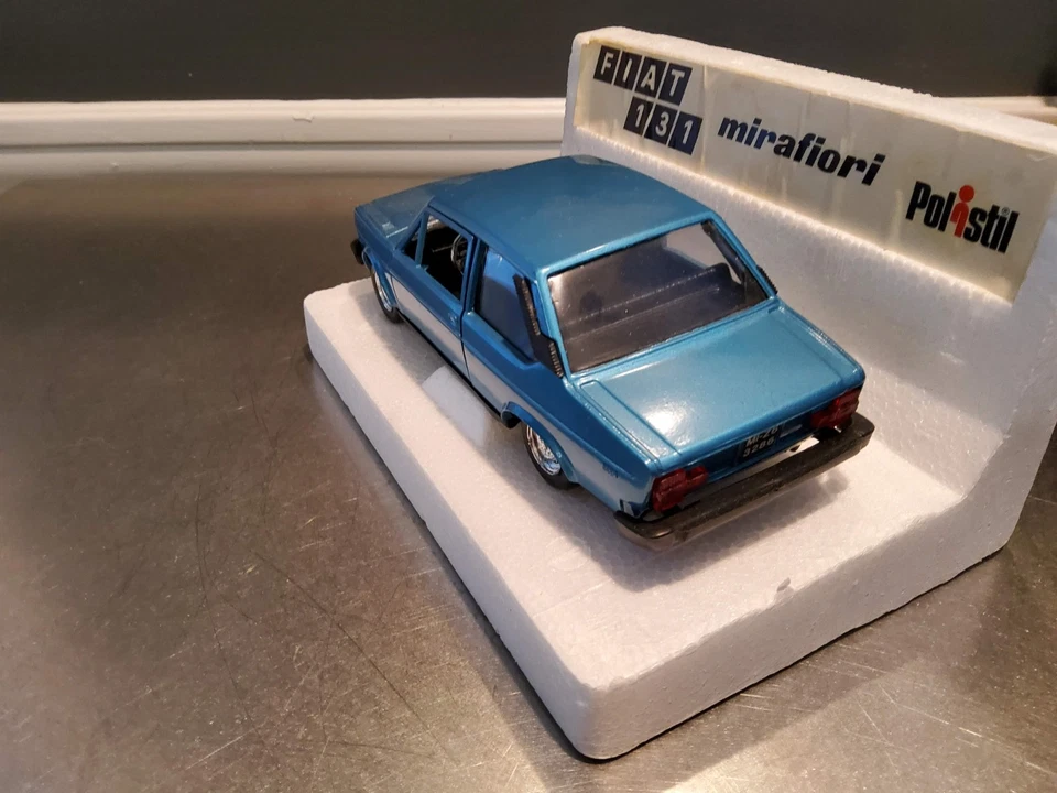 Fiat 131 Mirafiori Polistil Azul S633 Foto 3 de 4
